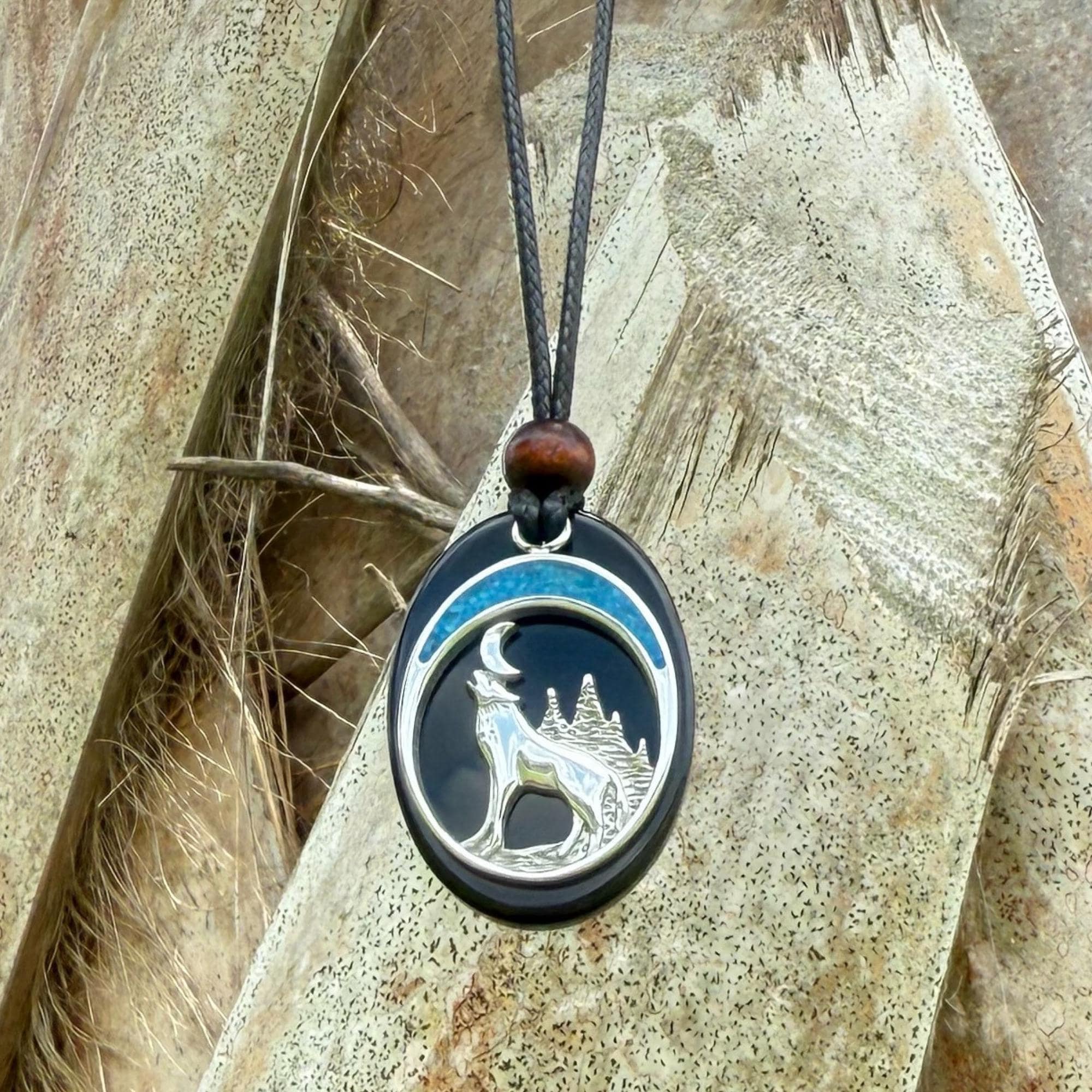 Howling Wolf Black Agate Necklace: Turquoise Accent, Native American Amulet