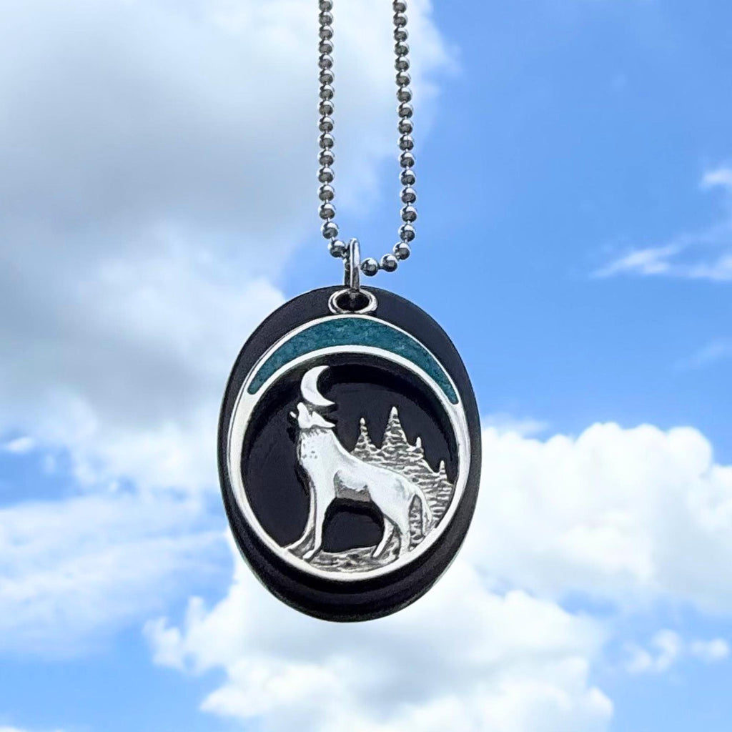 Howling Wolf Black Agate Necklace: Turquoise Accent, Native American Amulet
